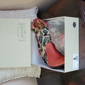 L'artiste spring step women boots, shoes, red leather, material, new , size 9